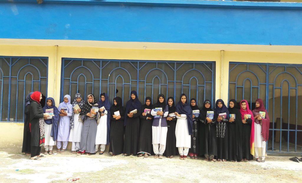 photo jamia students resiving free books from haidury education